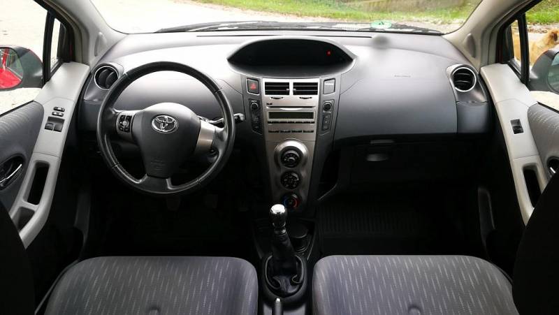 ox_toyota-yaris-2009-benzyna-13-klima-6-skrzynia-bezwypadkowy