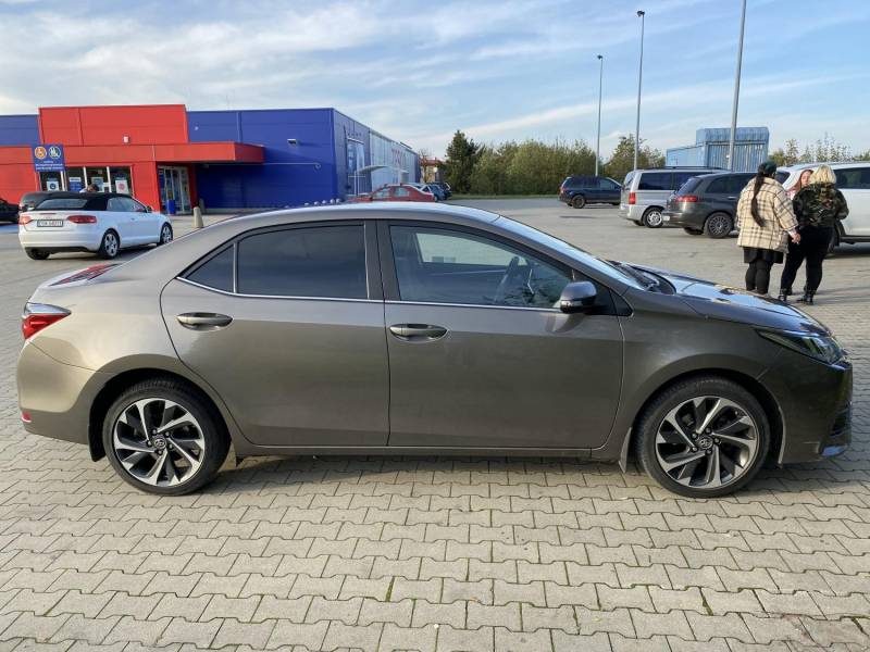 ox_sprzedam-toyota-corolla-16-2016
