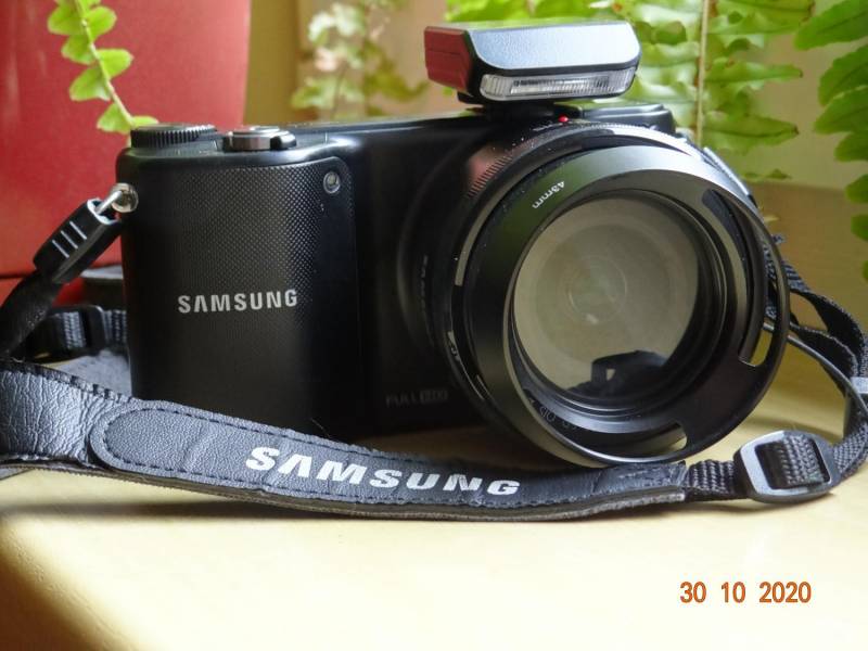 ox_aparat-fotograficzny-samsung-nx-2000