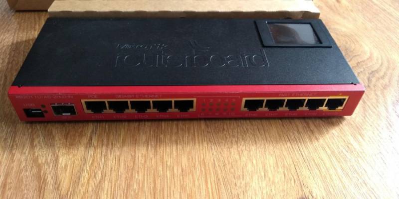 ox_mocny-router-z-duzym-zasiegiem-wifi-mikrotik-rb2011uias-2hnd-in
