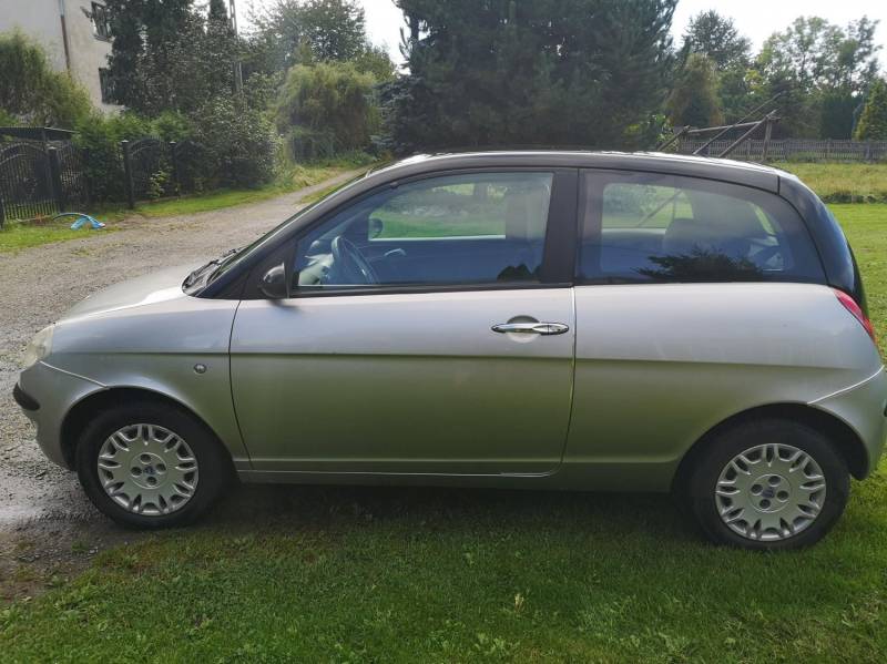 ox_sprzedam-lancia-ypsilon-13-d-2006r-krajowy