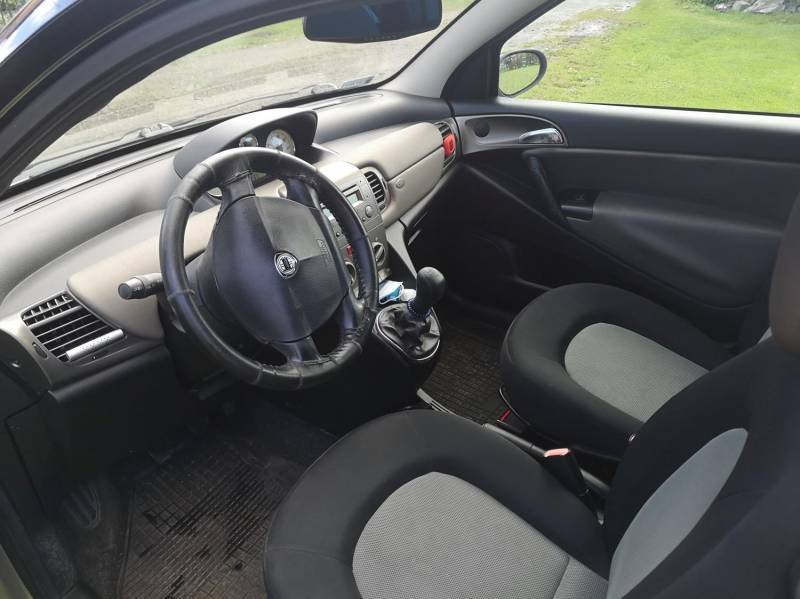 ox_sprzedam-lancia-ypsilon-13-d-2006r-krajowy