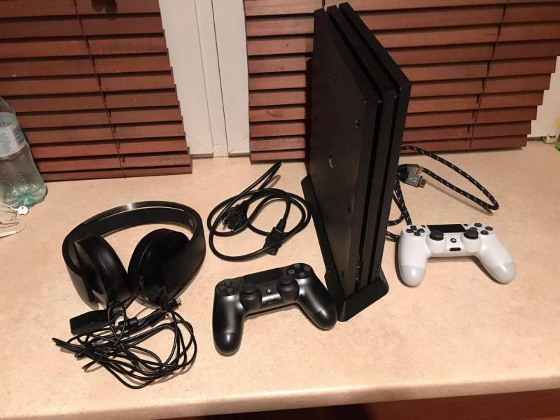 ox_sprzedam-konsole-playstaton-4-pro-1-tb2-pady