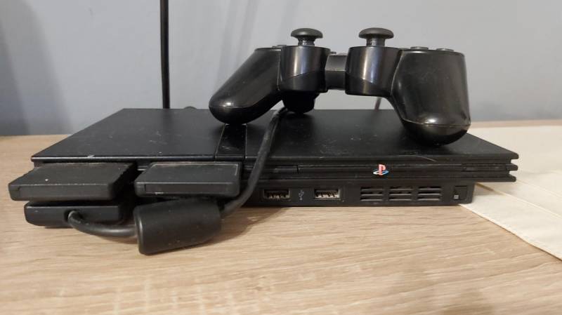 ox_sprzedam-odblokowana-konsole-ps2-2-pady