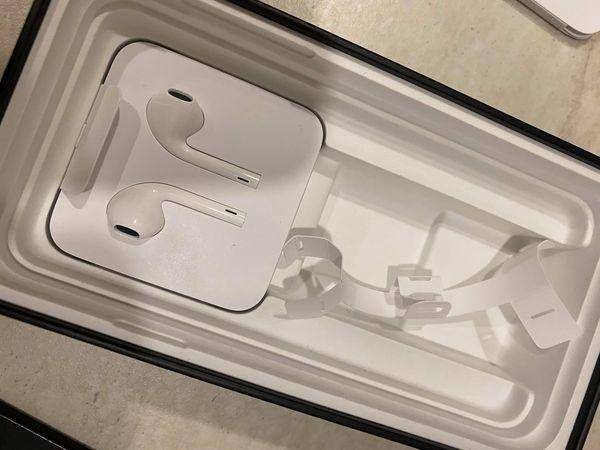 ox_iphone-11-pro-max-silver-256gb-stan-idealny