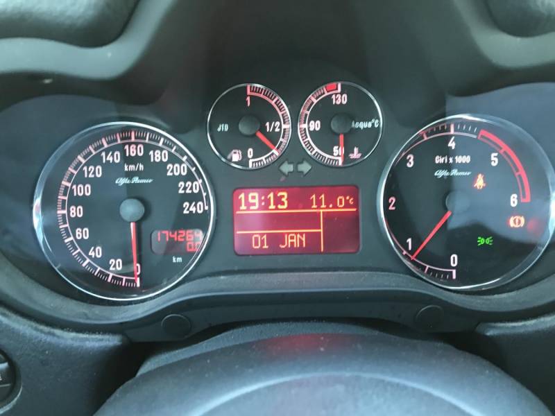 ox_sprzedam-alfa-romeo-147-lift-19-jtd-2007r