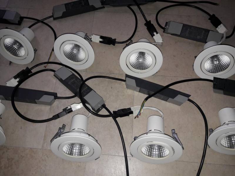 ox_lampa-oprawa-podtynkowa-8-szt-x-20w