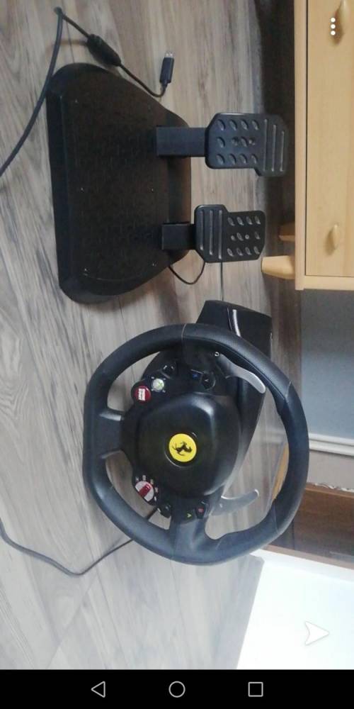 ox_kierownica-trustmaster-ferrari-458-italia