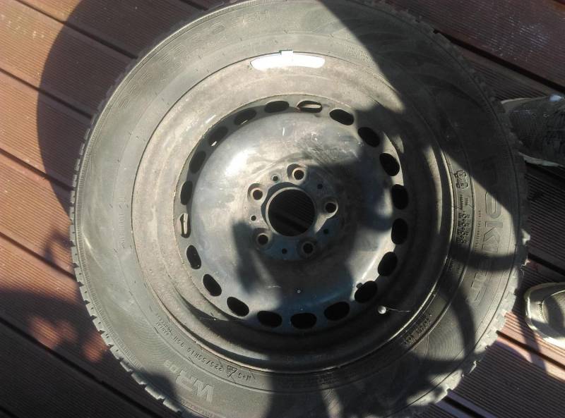 ox_opony-zimowe-nokian-bmw-e60-22555-r16-stan-bdobry-z-felgami-oraz-kol
