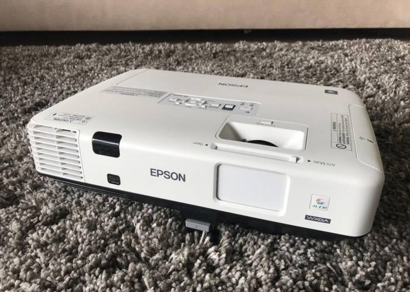 ox_profesjonalny-projektor-epson-1945w-idealny-stan-4200-lumen
