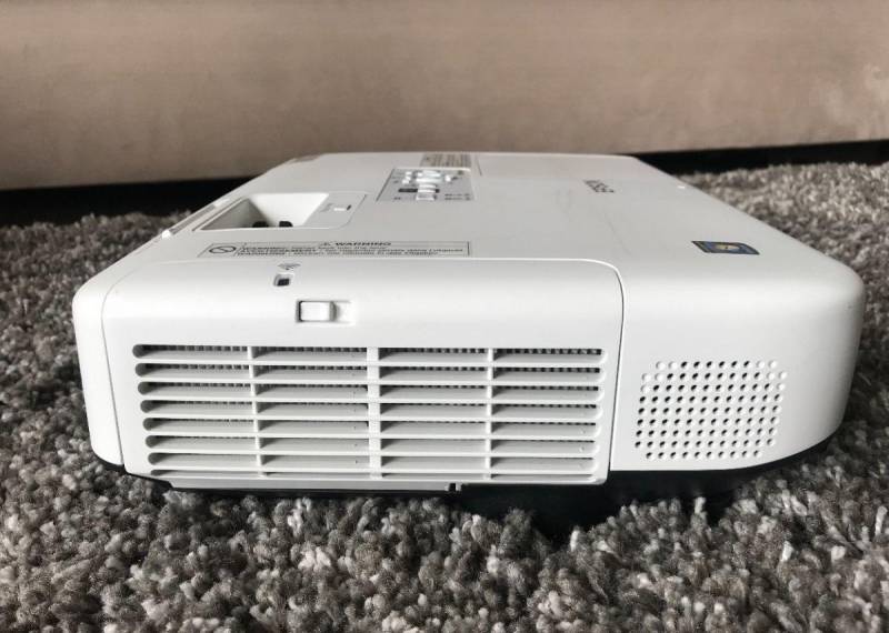 ox_profesjonalny-projektor-epson-1945w-idealny-stan-4200-lumen