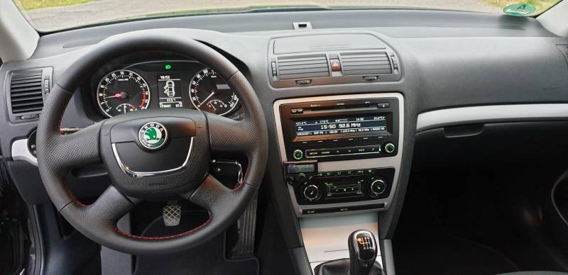 ox_skoda-octavia-20-tdi-cr-140km-klimatyzacja-alufelgi-2012r-gwarancja