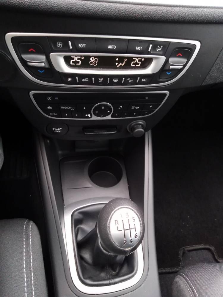 ox_renault-megane-16-110km-tempomat-6-biegow-2-komplety-kol-climatronic