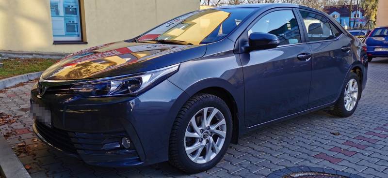 ox_sprzedam-toyota-corolla-2017