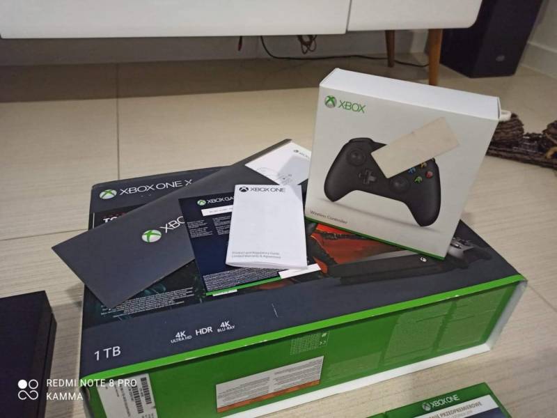 ox_xbox-one-x-4k-udr-1tb-microsoft-2-pady-charge-dock-duo-13-gier