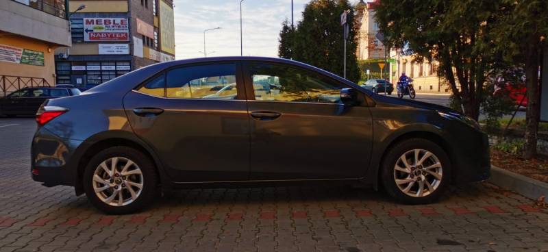ox_sprzedam-toyota-corolla-2017