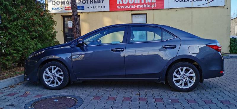 ox_sprzedam-toyota-corolla-2017