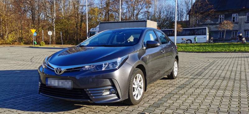 ox_sprzedam-toyota-corolla-2017