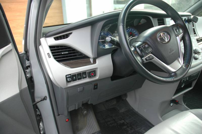 ox_sprzedam-toyota-sienna-4x4-2015-xle-lpg-7-osobowa-hak-nowa-cena