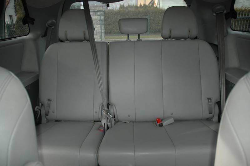 ox_sprzedam-toyota-sienna-4x4-2015-xle-lpg-7-osobowa-hak-nowa-cena