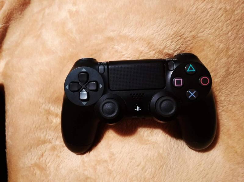 ox_konsola-ps4-slim-1tb