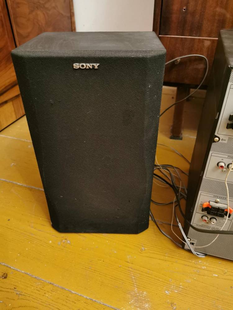 ox_wieza-sony-z-magnetofonem-cd-i-radiem
