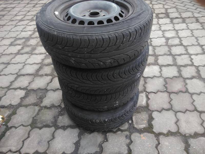 ox_kola-5112-ww-passat-z-oponami-letnimi