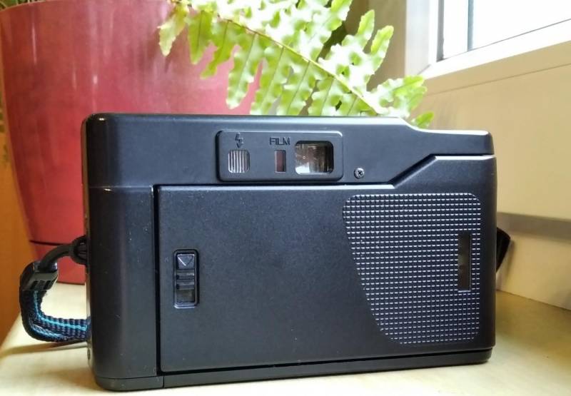 ox_aparat-fotograficzny-yashica-auto-focus-motor-ii