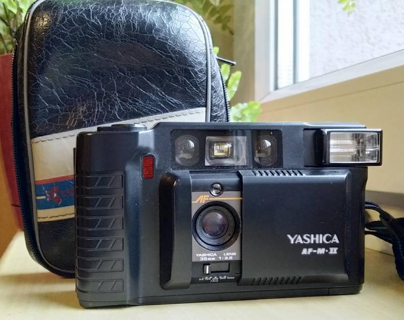 ox_aparat-fotograficzny-yashica-auto-focus-motor-ii