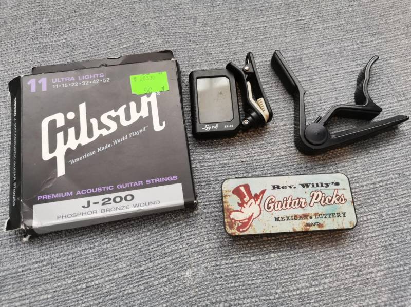 ox_gitara-akustyczna-yamaha