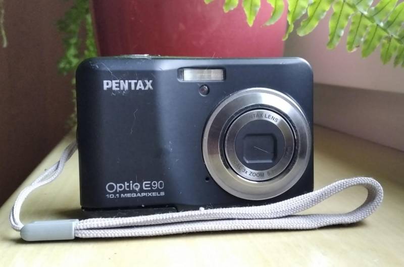 ox_aparat-fotograficzny-pentax-optio-e90