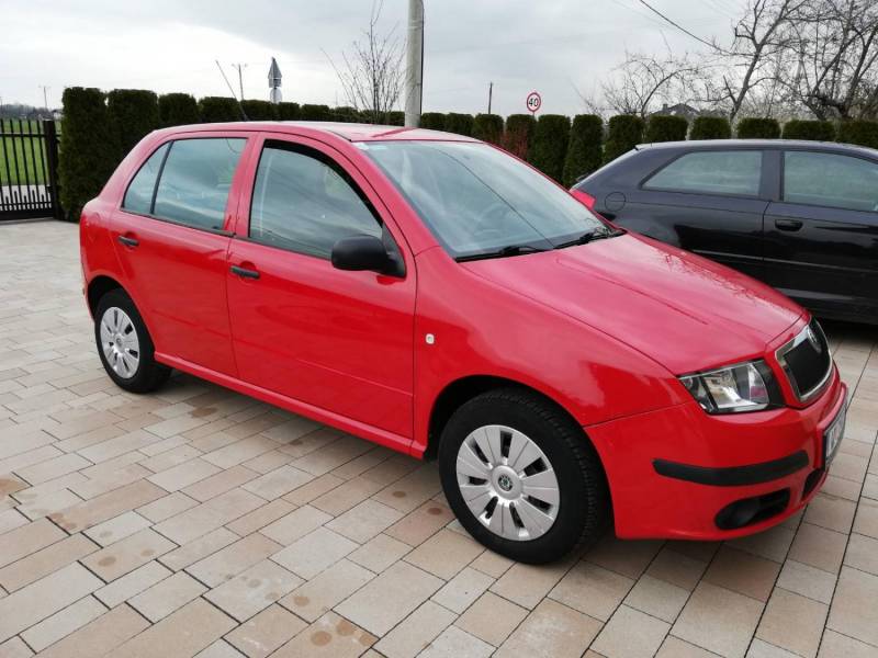 ox_skoda-fabia-12-mpi-2005-r-benzyna-105-tysudokumentowane