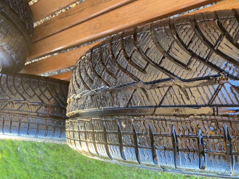 ox_zima-kola-felgi-opony-kia-5x1143-2254518-8mm-michelin-pa4-nowe-2020