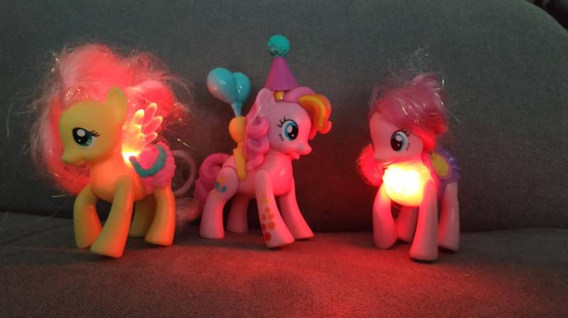 ox_figurki-koniki-pony-17szt