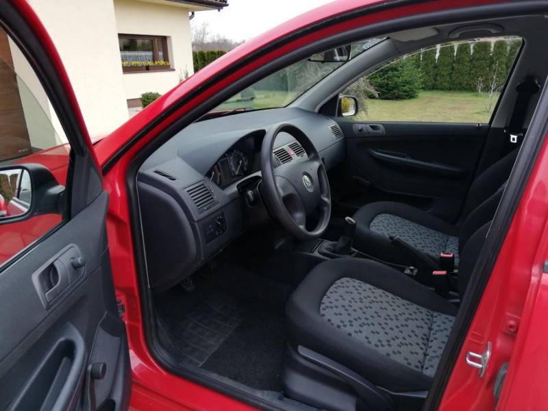 ox_skoda-fabia-12-mpi-2005-r-benzyna-105-tysudokumentowane