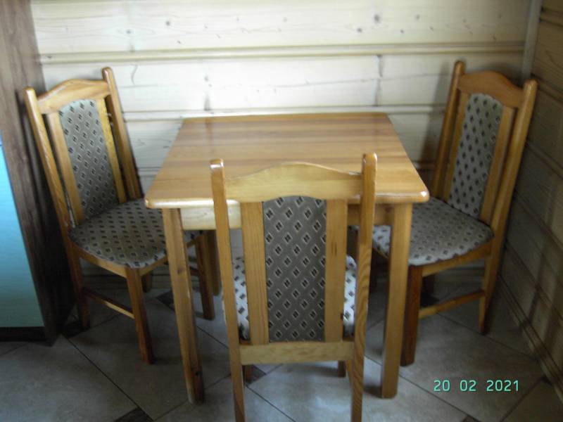 ox_stol-sosnowy-4-krzesla-komplet