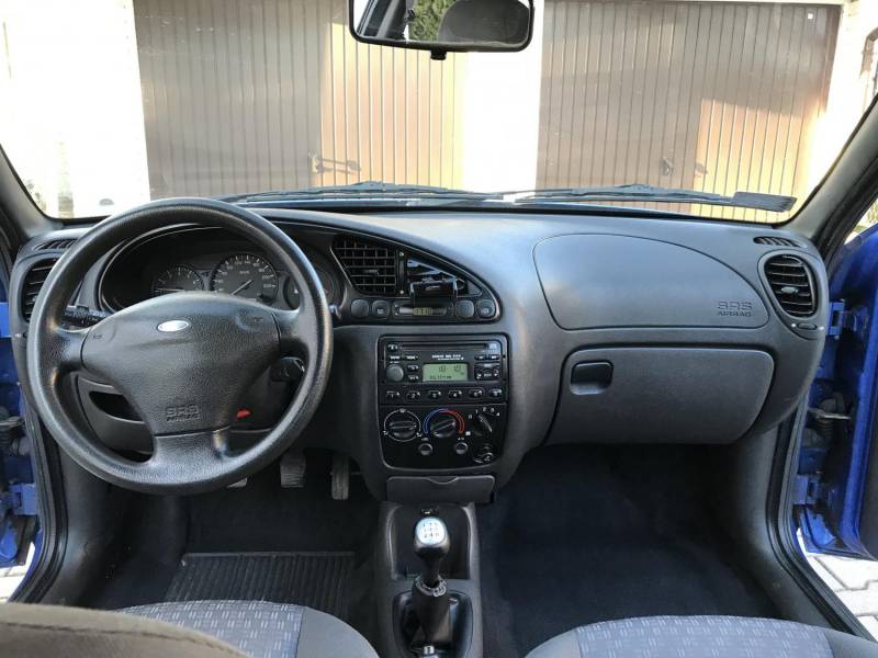 ox_ford-fiesta-mk4-2001-r-1242-cm3-benzyna-75-km