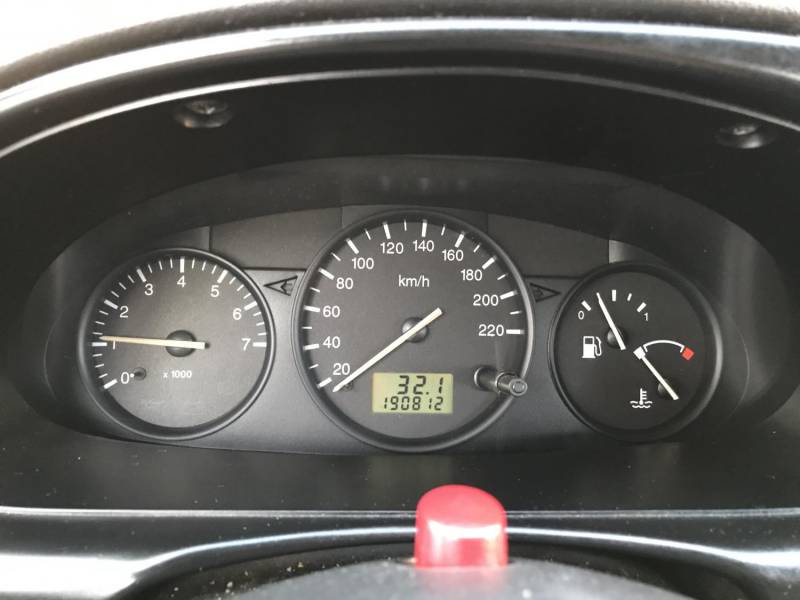 ox_ford-fiesta-mk4-2001-r-1242-cm3-benzyna-75-km