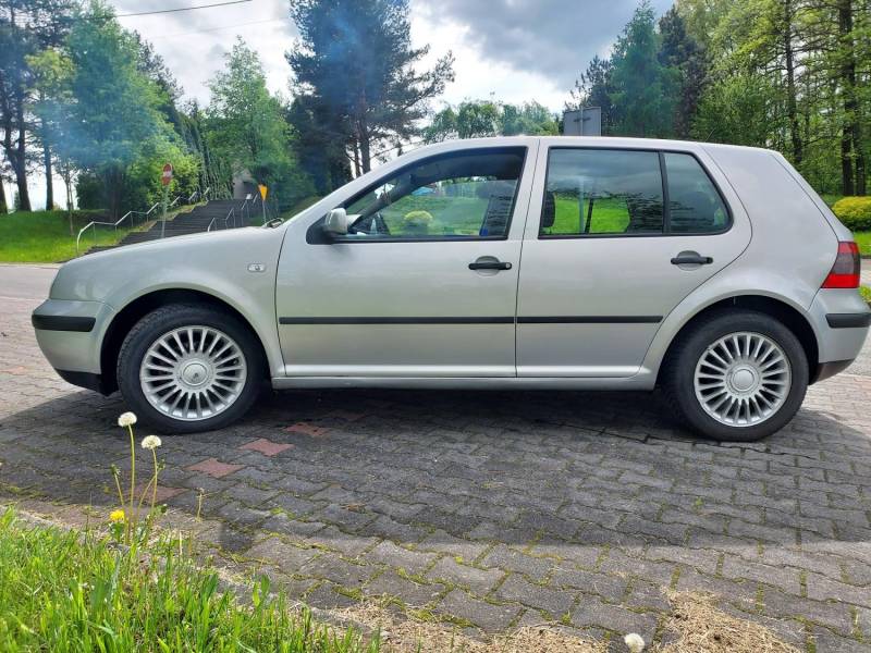 ox_vw-golf-iv-14-16v-klimatyzacja-5-drzwi-doinwestowany