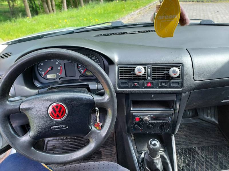 ox_vw-golf-iv-14-16v-klimatyzacja-idealny-na-dojazdy-do-pracy