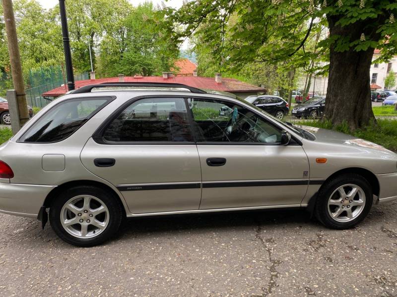 ox_subaru-impreza-20-benzyna-125-km-4x4-klima-hak