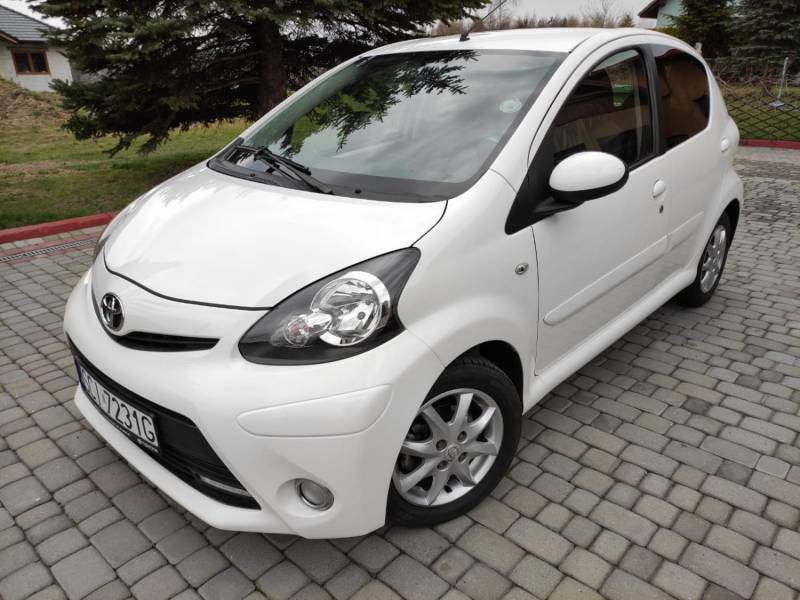 ox_toyota-aygo-2014-lift-biala-perla-tylko-21901km