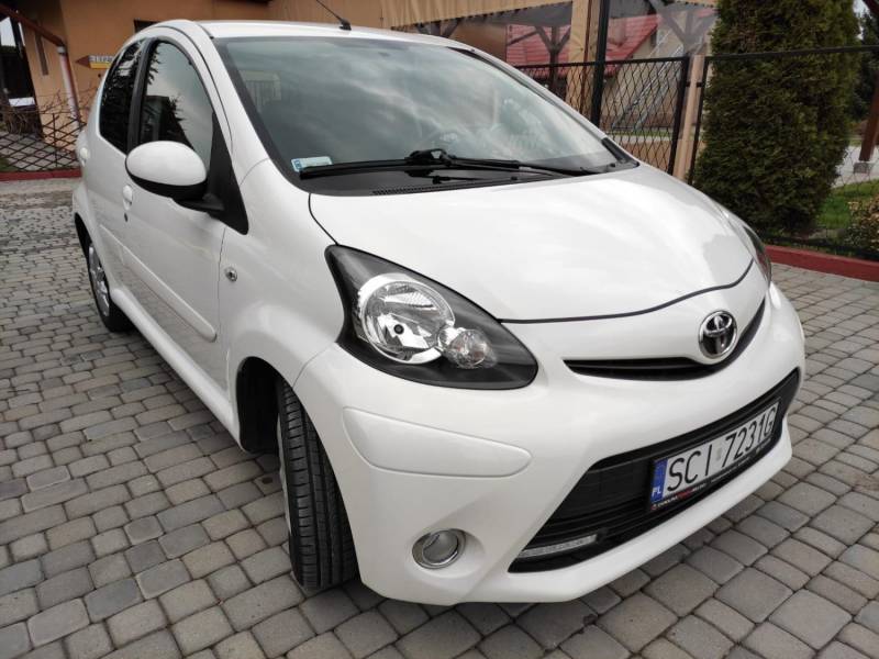 ox_toyota-aygo-2014-lift-biala-perla-tylko-21901km