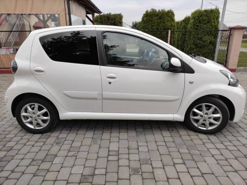 ox_toyota-aygo-2014-lift-biala-perla-tylko-21901km