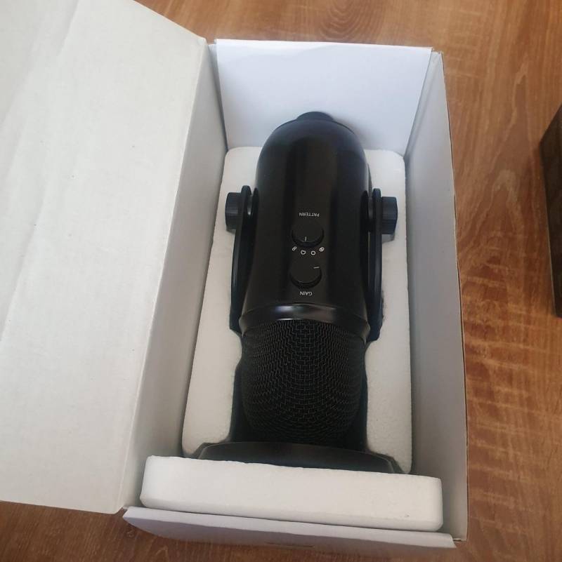 ox_sprzedam-mikrofon-blue-yeti-blackout-ze-statywem-i-filtrem