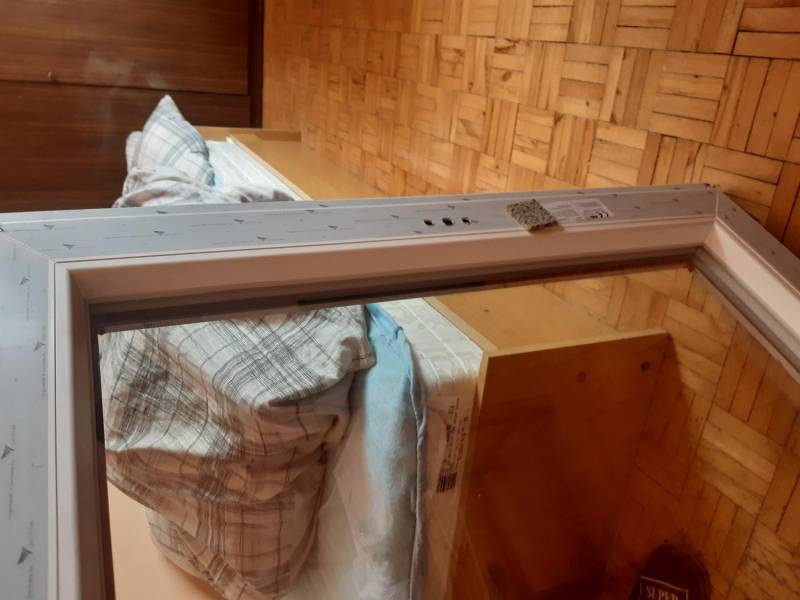 ox_okno-zloty-dab-90-na-90-cm