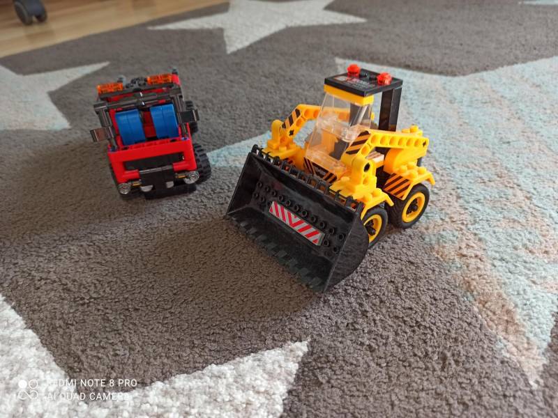 ox_lego-technic-hakowiec-2w1-42084-koparka