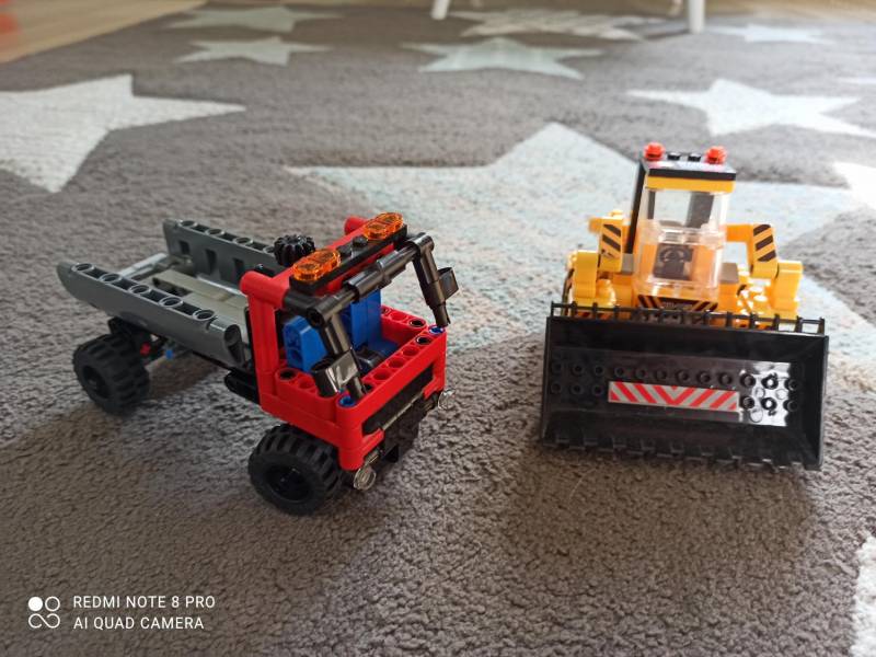 ox_lego-technic-hakowiec-2w1-42084-koparka