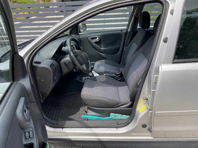 ox_sprzedam-opel-corsa-c-2005-diesel