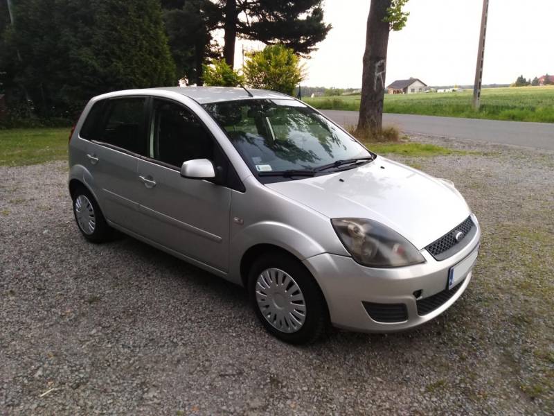 ox_ford-fiesta-mk6-klimatyzacja-125-benzyna-grzane-fotele